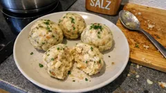 Brötli- und Eierknödel, die nicht zerfallen – mit dem sanften Siedetrick