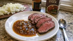 Biersauce aus Rinds-Bratensatz – so wird sie sämig und aromatisch