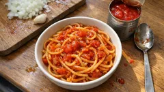 Schnelle Tomaten-Zwiebel-Sauce in 15 Minuten – ideal für Pasta, Gnocchi und Knödel