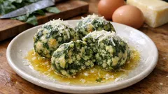 Spinatknödeli mit Butter und Käse – so werden sie zart und saftig (mit einfachem Trick)