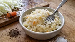 Sauerkraut ohne Essig selber machen – fermentierter Weisskabis ganz einfach