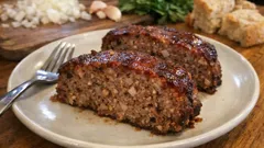 Saftiger Hackbraten aus dem Ofen – mit eingeweichtem Brot bleibt er zart