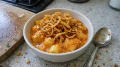 Härdöpfel in Paprika-Rahm mit goldigen Zwiebeln – einfach, cremig und schnell gemacht