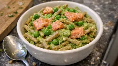 Pasta mit Räucherlachs & Erbsen – cremige Sauce aus pürierten Erbsen, ganz ohne Rahm