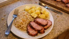 Kysané Chabis mit Härdöpfel und Gschmöckte – ein deftiges Wohlfühlgericht in wenigen Schritten