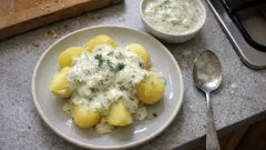 Cremige Dillrahmsauce ohne Säure – in 10 Minuten klümpchenfrei
