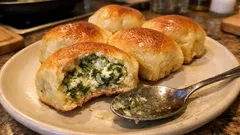 Herzhafte Spinat-Quark-Buchteln aus dem Ofen – fluffig, cremig und einfach gemacht