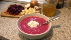 Randen-Kartoffel-Suppe – sämig, wärmend und mit einem Spritzer Apfelessig