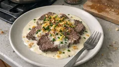 Zart geschmortes Rindfleisch mit Krenrahm – cremig, würzig, perfekt fürs Wochenende