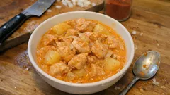 Rahm-Poulet an Paprika mit Kartoffeln – alles aus einem Topf, schön sämig
