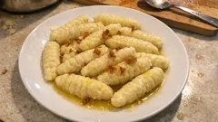 Bramborové Šišky: zarte tschechische Kartoffelklösschen aus Restkartoffeln