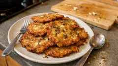 Knusprige Kartoffelpuffer mit Knoblauch & Majoran – in der Pfanne schnell gemacht