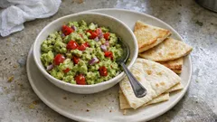 Guacamole mit Limette & Tomaten – so bleibt sie schön grün und cremig